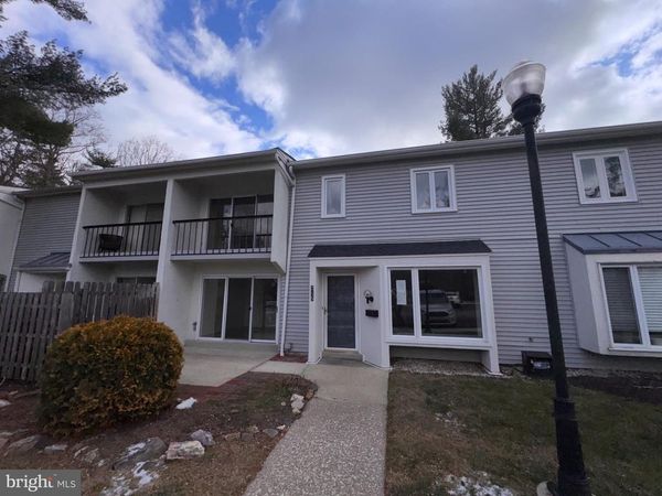 215 E CHELSEA CIRCLE, NEWTOWN SQUARE, PA 19073