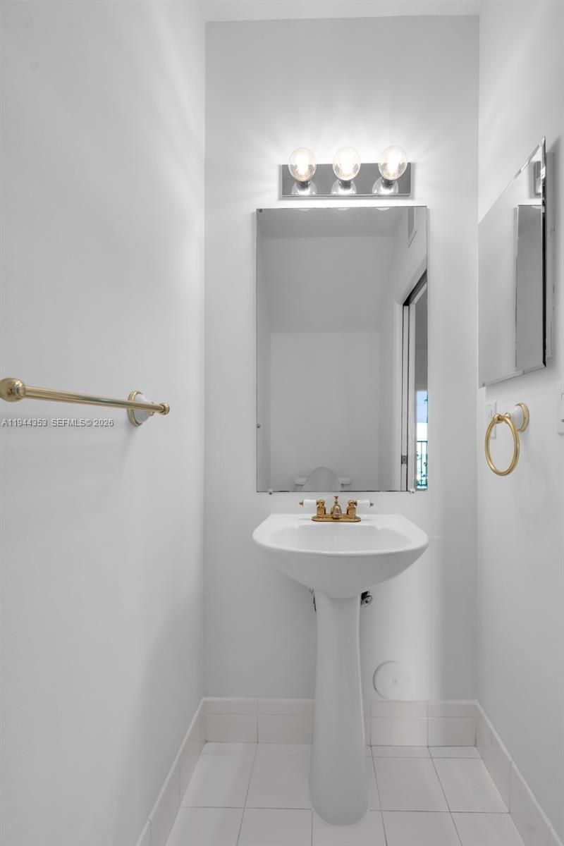 5670 NW 116th Ave, Unit 219, Doral, FL 33178 Photo