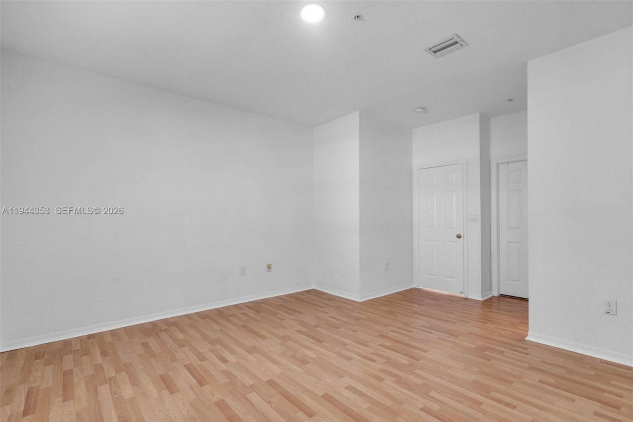 5670 NW 116th Ave, Unit 219, Doral, FL 33178 Photo