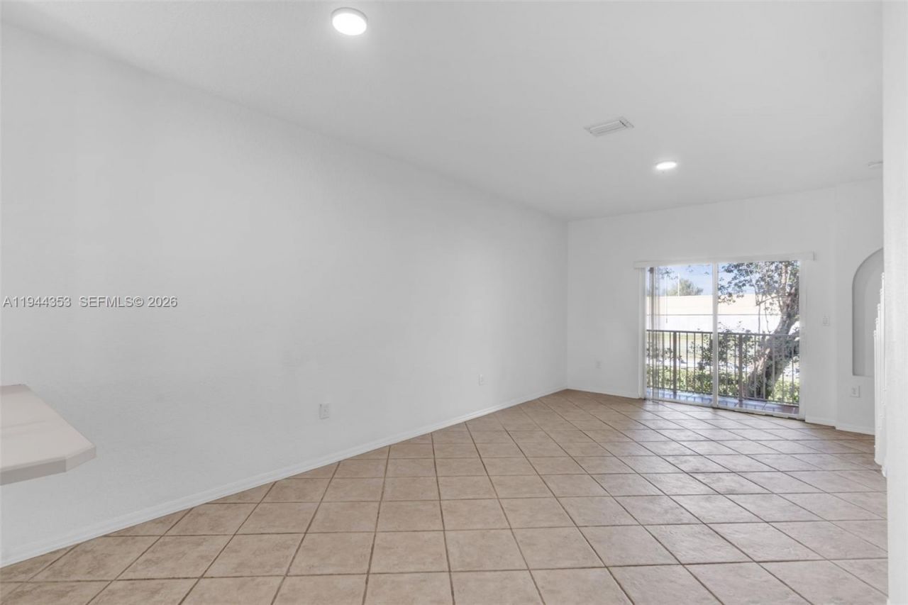 5670 NW 116th Ave, Unit 219, Doral, FL 33178 Photo