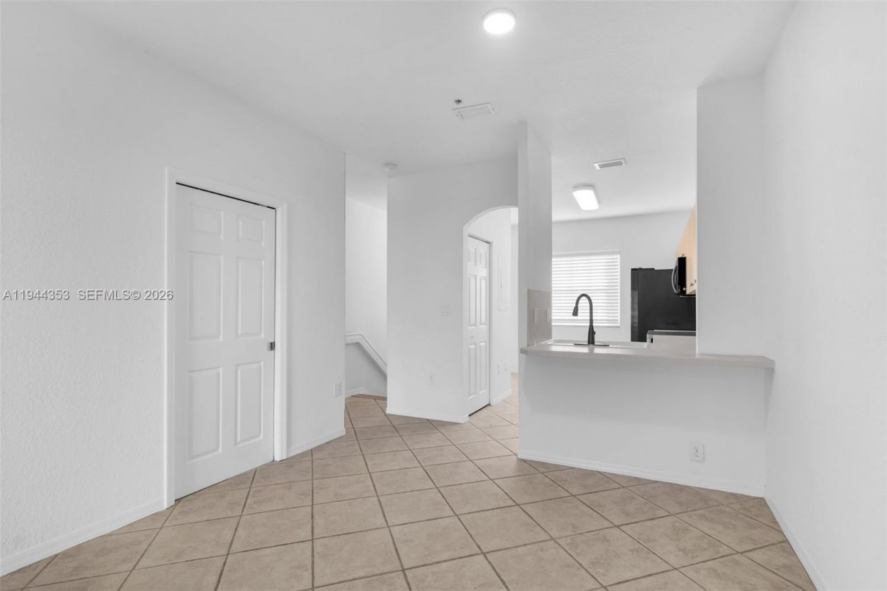 5670 NW 116th Ave, Unit 219, Doral, FL 33178 Photo