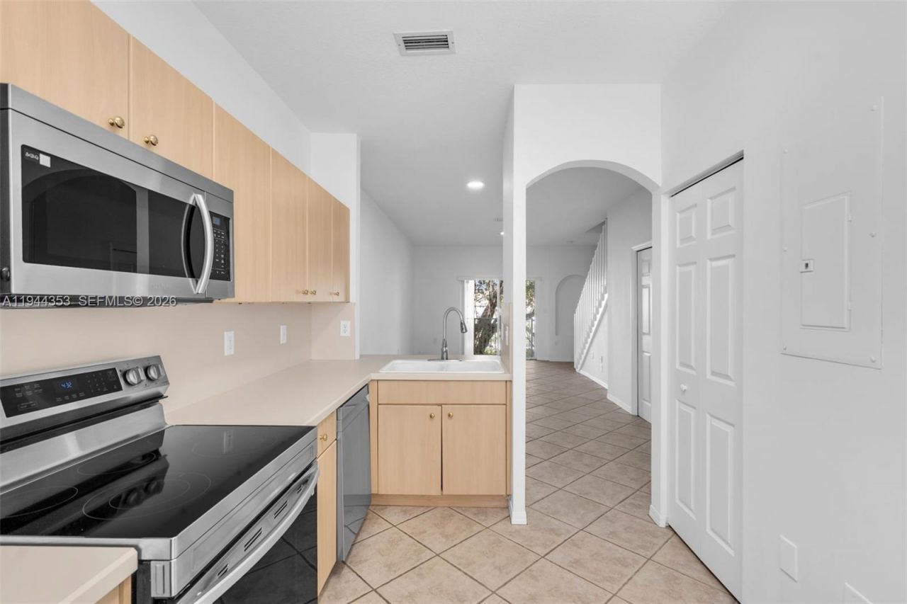 5670 NW 116th Ave, Unit 219, Doral, FL 33178 Photo