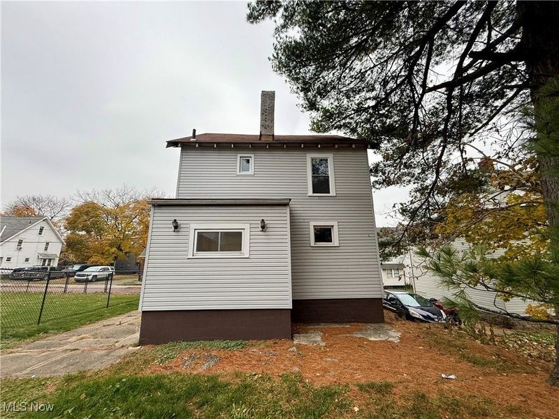 846 Lee Drive, Akron, OH 44305 Photo 3