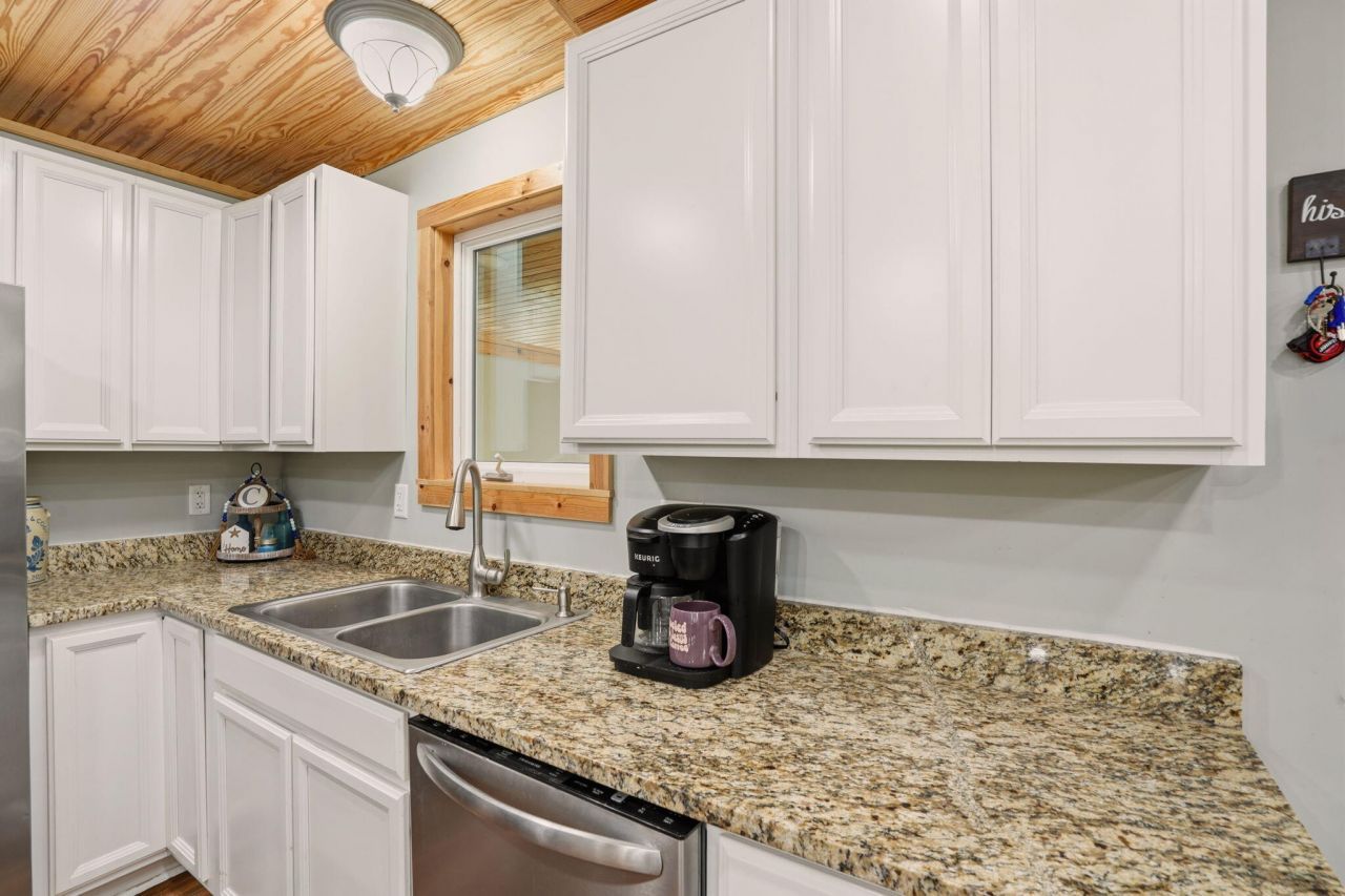 939 Black Oak Road Photo 12