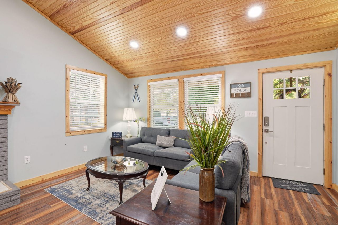 939 Black Oak Road Photo 6