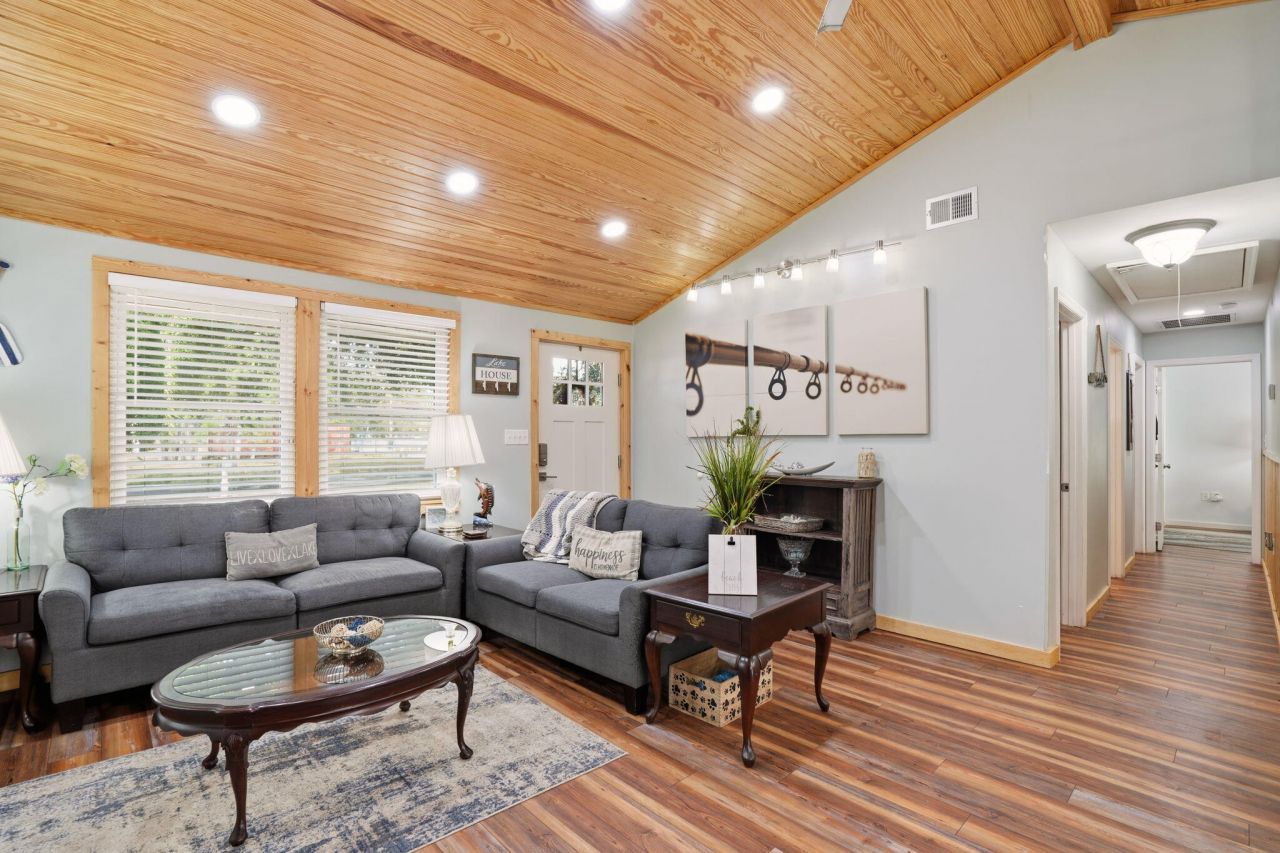 939 Black Oak Road Photo 7