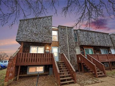 3301 Bridge Manor Drive, Kansas City, MO 64137