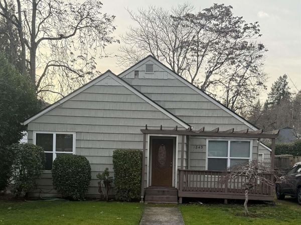 1845 East Nob Hill St SE, Salem, OR 97302