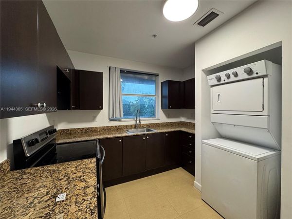529 NE 62nd St, Unit 303, Miami, FL 33138