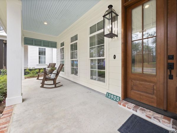 13900 Savannah Dr, St Francisville, LA 70775
