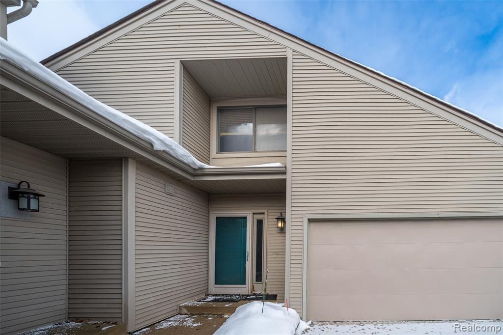 705 Preston Court, Rochester Hills, MI 48307 Main Photo