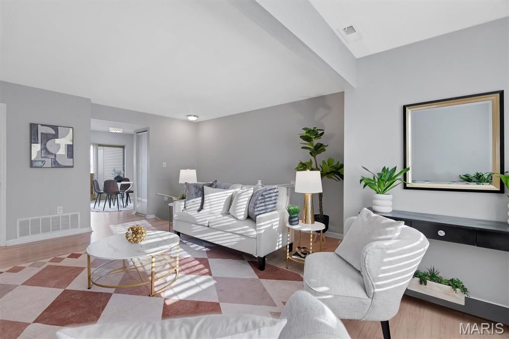 9043 W Swan Circle, Brentwood, MO 63144 Main Photo