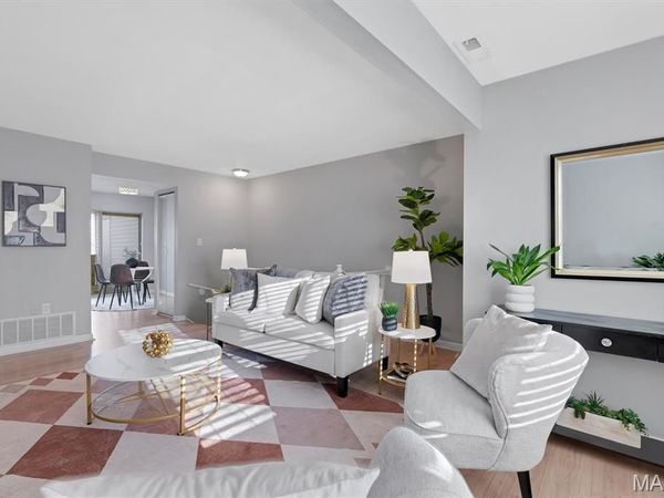 9043 W Swan Circle, Brentwood, MO 63144