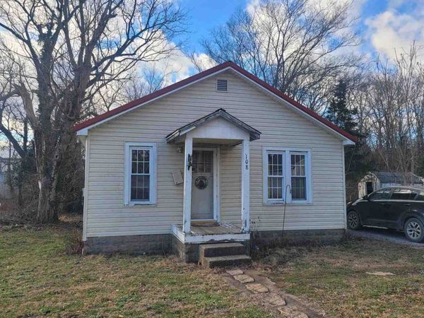 108 N Walnut Street, McLeansboro, IL 62859