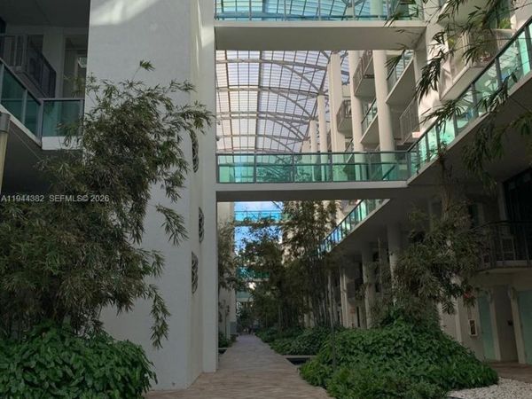 6000 Collins Ave unit 136, Miami Beach, FL 33140