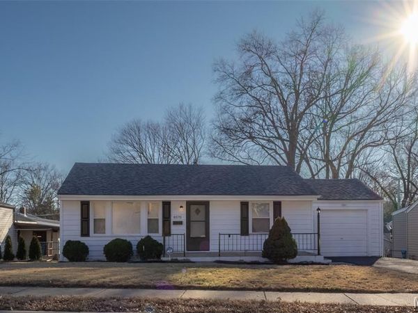 8570 North Avenue, St John, MO 63114