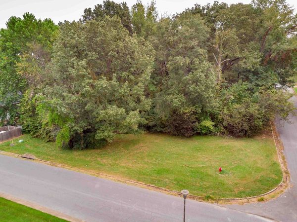 001 Graham Ave, Tuscumbia, AL 35674