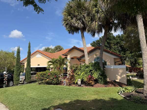 9050 Cypress Hollow Drive, Palm Beach Gardens, FL 33418