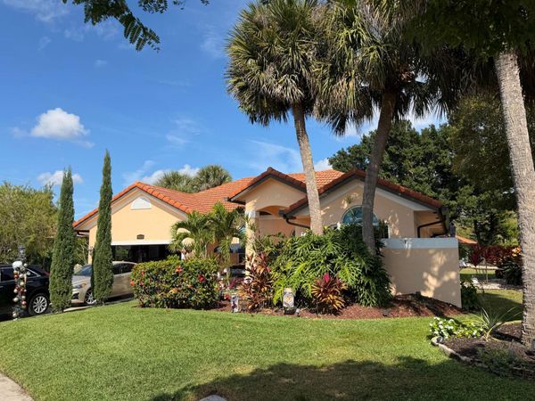 9050 Cypress Hollow Drive, Palm Beach Gardens, FL 33418