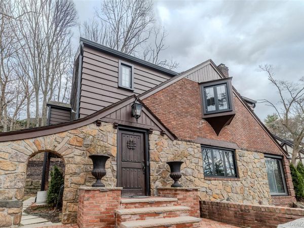 15 sinclair martin Drive, Roslyn, NY 11576