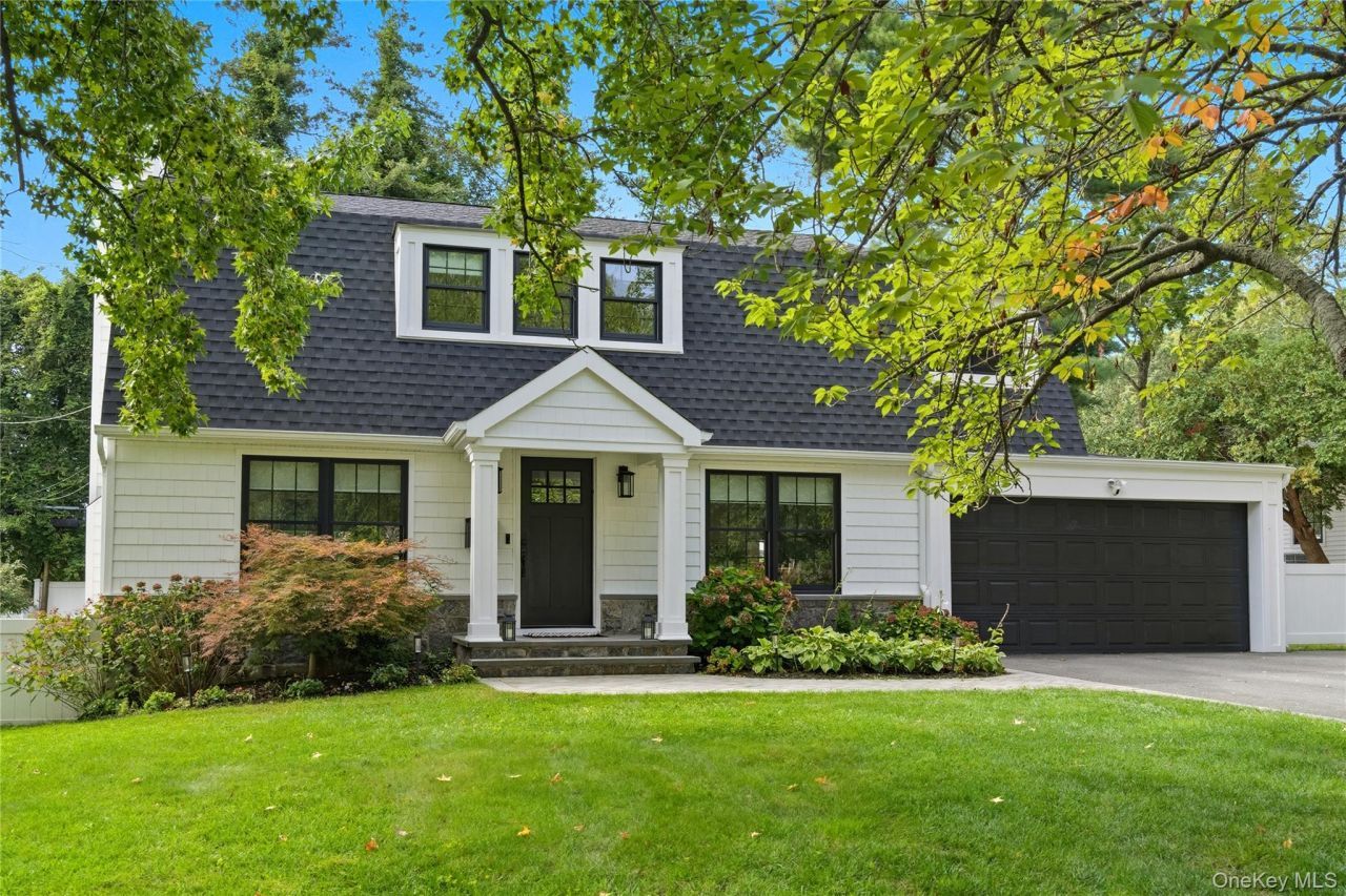 17 Entrance Road, East Hills, NY 11577 Main Photo