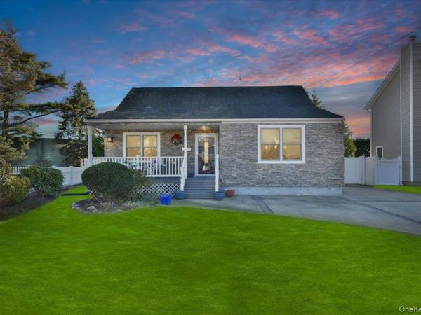 24 Arlyn Drive E, Massapequa, NY 11758