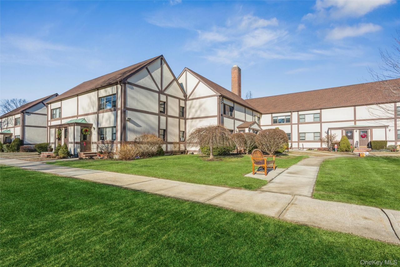 107 15th Street, Unit E-1, Garden City, NY 11530 Main Photo