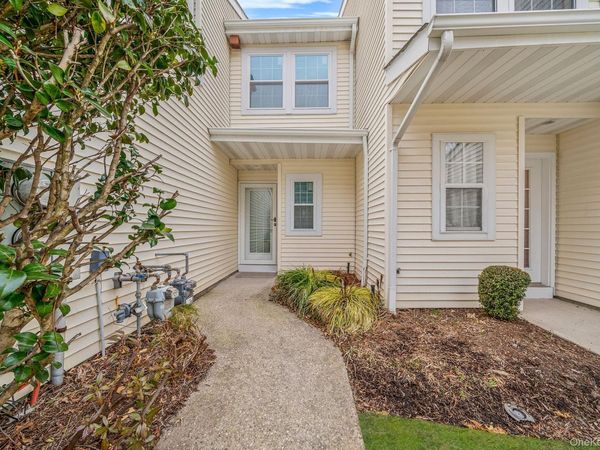 103 Northwood Court, Bayport, NY 11705