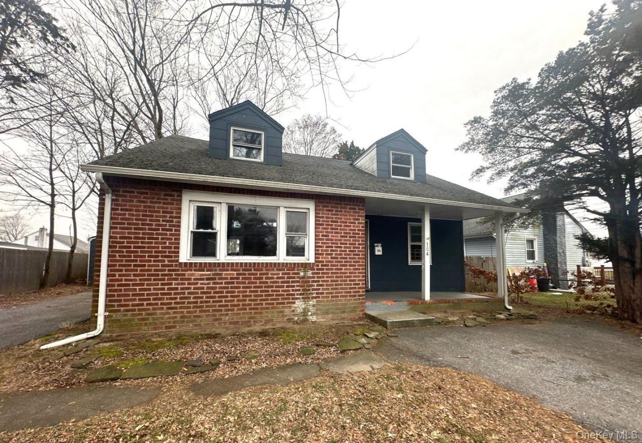 104 Weeks Road, North Babylon, NY 11703 Main Photo