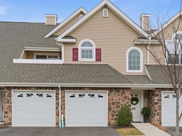 28 Steven Circle, Dix Hills, NY 11746