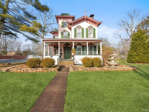 449 Montauk Highway, East Moriches, NY 11940