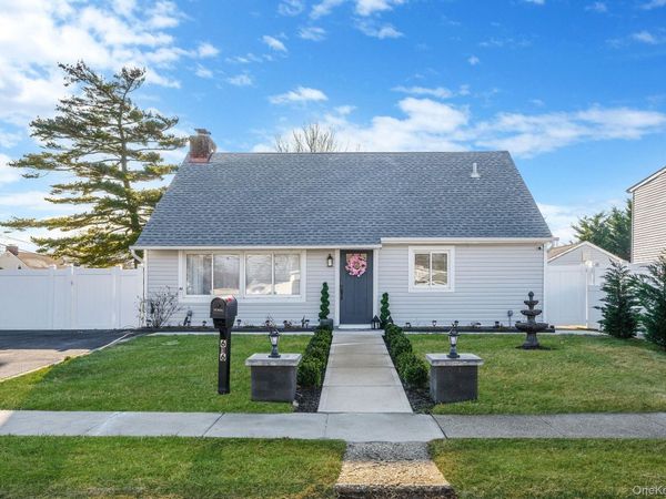 616 Kenmore Avenue, Copiague, NY 11726