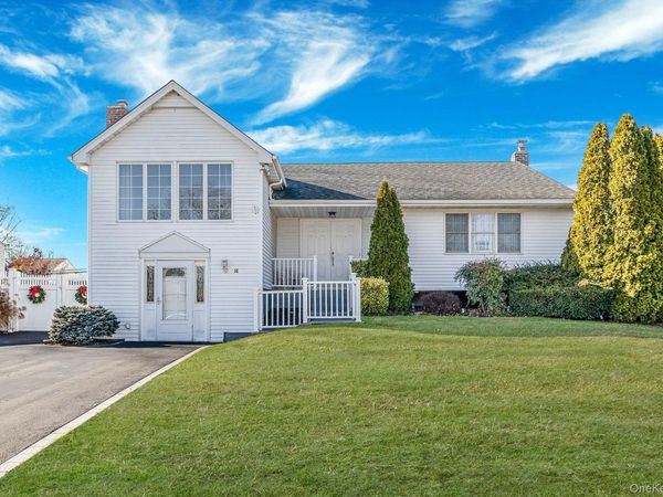 18 Amapola Lane, Kings Park, NY 11754