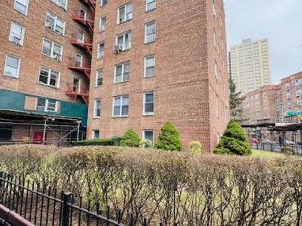 65-45 Yellowstone Boulevard, Unit 5C, Forest Hills, NY 11375