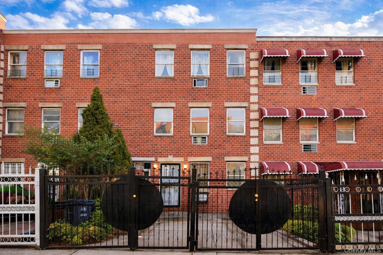 2084 Davidson Avenue, Bronx, NY 10453 Main Photo