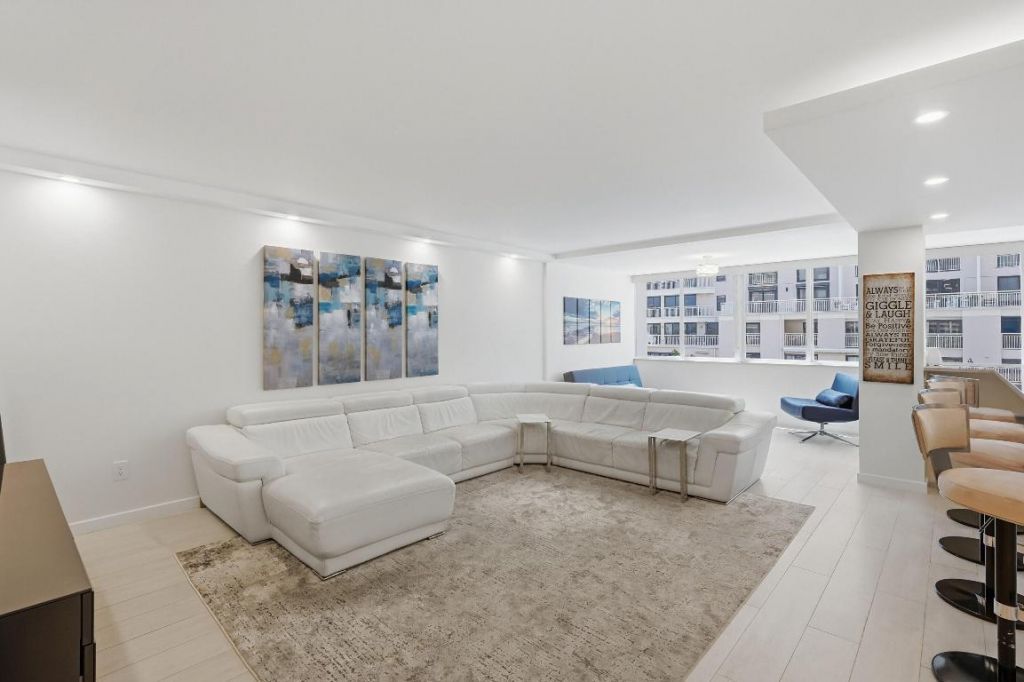 3100 NE 49th Street, Unit 206, Fort Lauderdale, FL 33308 Photo