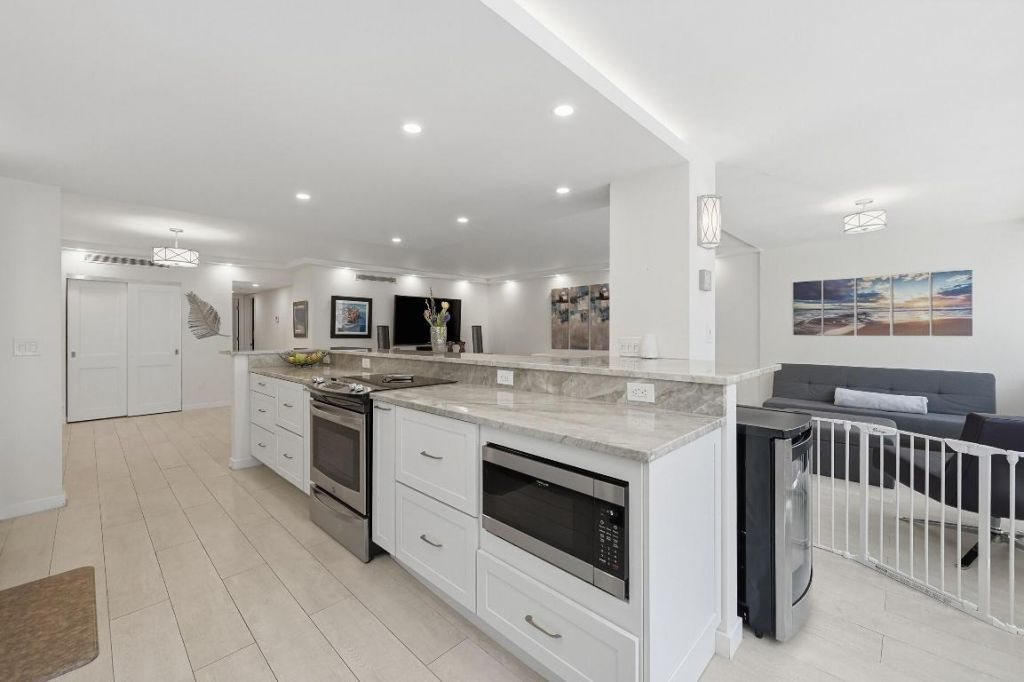 3100 NE 49th Street, Unit 206, Fort Lauderdale, FL 33308 Photo