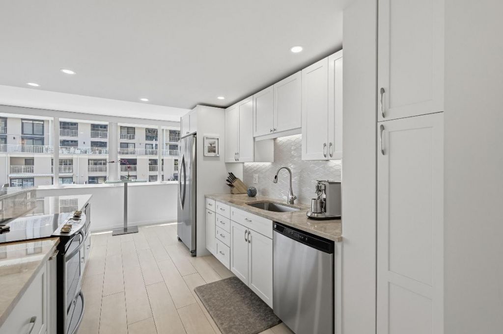 3100 NE 49th Street, Unit 206, Fort Lauderdale, FL 33308 Photo