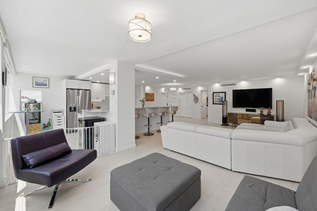 3100 NE 49th Street, Unit 206, Fort Lauderdale, FL 33308 Photo