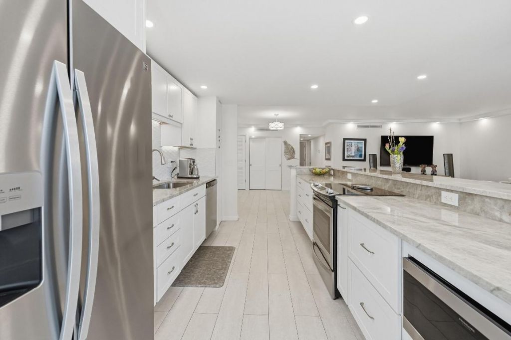 3100 NE 49th Street, Unit 206, Fort Lauderdale, FL 33308 Photo