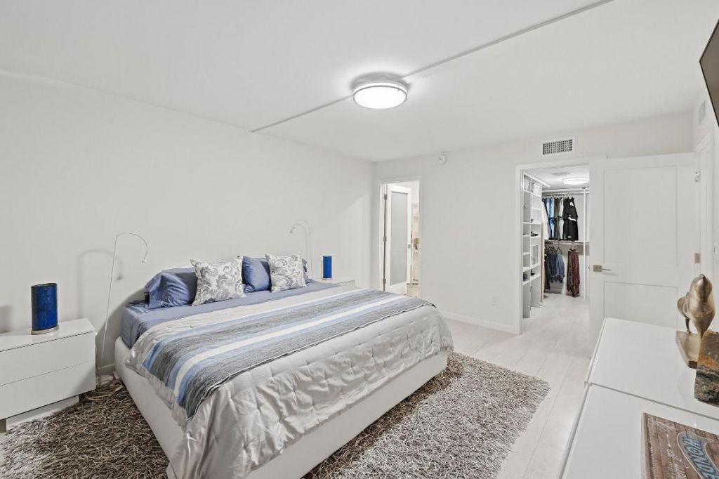 3100 NE 49th Street, Unit 206, Fort Lauderdale, FL 33308 Photo