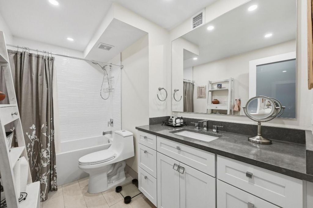 3100 NE 49th Street, Unit 206, Fort Lauderdale, FL 33308 Photo