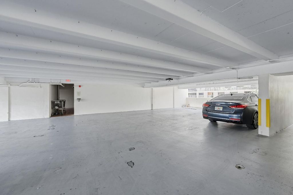 3100 NE 49th Street, Unit 206, Fort Lauderdale, FL 33308 Photo