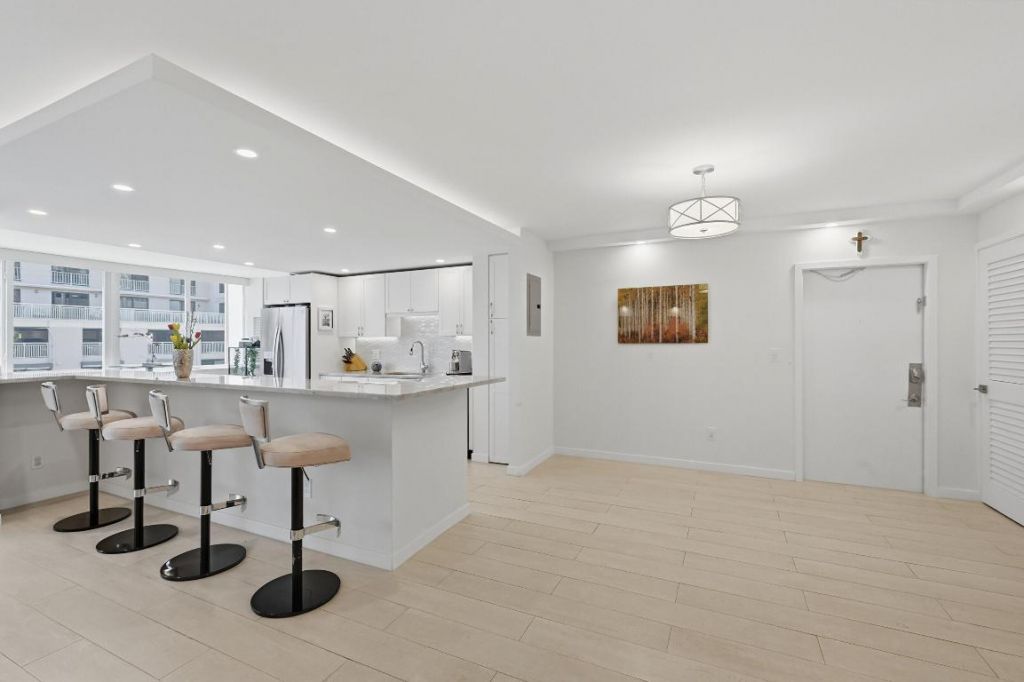 3100 NE 49th Street, Unit 206, Fort Lauderdale, FL 33308 Photo