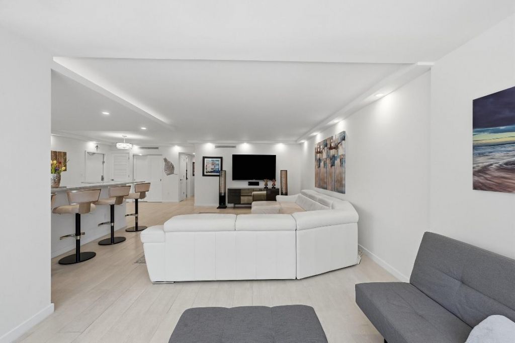 3100 NE 49th Street, Unit 206, Fort Lauderdale, FL 33308 Photo