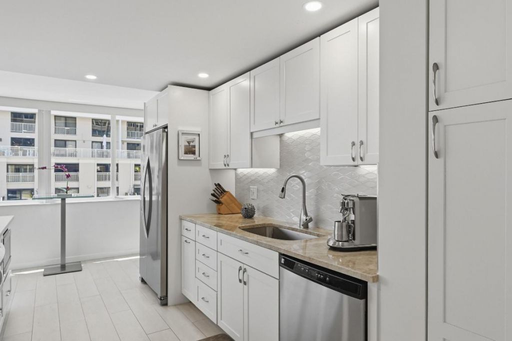 3100 NE 49th Street, Unit 206, Fort Lauderdale, FL 33308 Photo