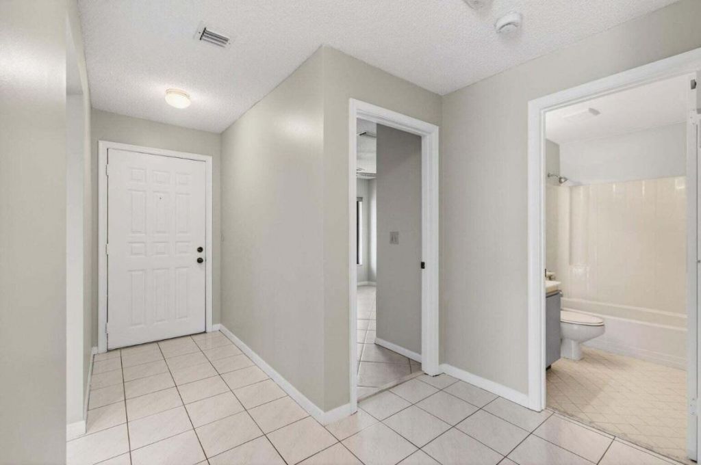 400 Club Circle, Unit 201, Boca Raton, FL 33487 Photo