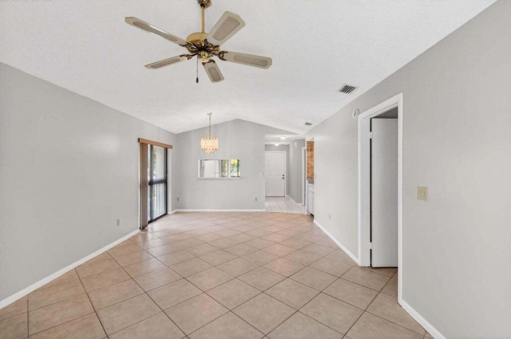 400 Club Circle, Unit 201, Boca Raton, FL 33487 Photo