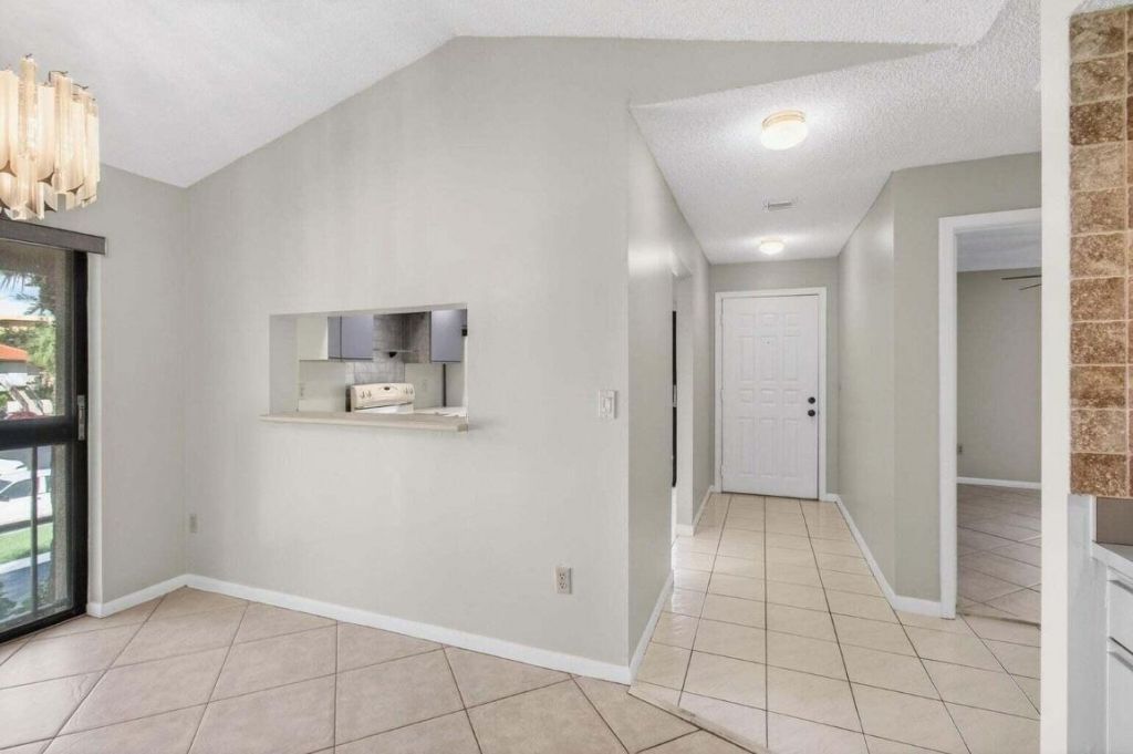400 Club Circle, Unit 201, Boca Raton, FL 33487 Photo
