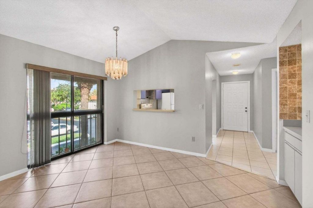400 Club Circle, Unit 201, Boca Raton, FL 33487 Photo